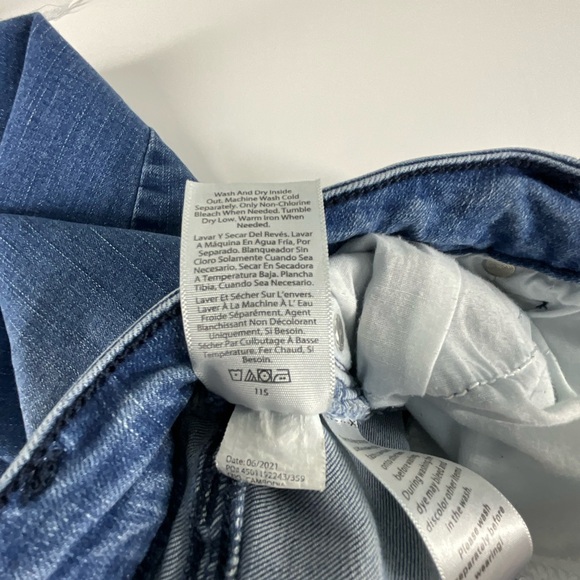 Sofia by Sofia Vergara Women’s Rosa Curvy Ankle Medium Wash Denim Jeans | 12 - Picture 15 of 16